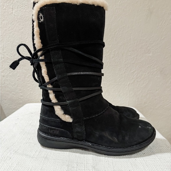 UGG Shoes - UGG Women's Catalina Lace Up Black Shearling Boots sz 8